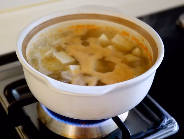 Nếu bạn cần giảm cân, bữa tối chỉ nên ăn một tô canh đậu nấu nấm là đủ! ảnh 3