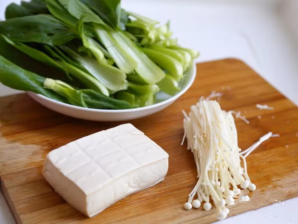 Nếu bạn cần giảm cân, bữa tối chỉ nên ăn một tô canh đậu nấu nấm là đủ! ảnh 1