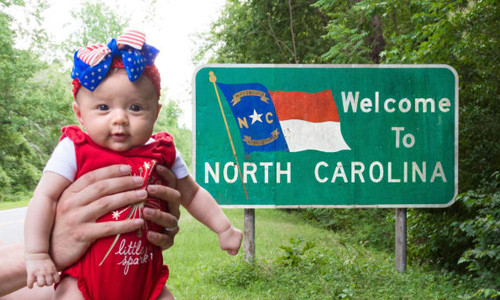 Bé Harper khi dừng chân tại Bắc Carolina. Bé Harper khi dừng chân tại Bắc Carolina. Ảnh: CNN.