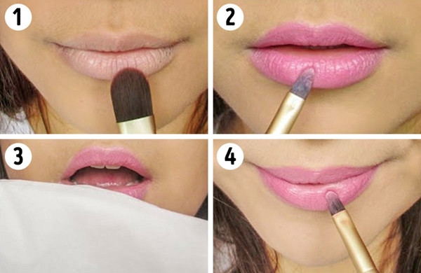 Để son giữ màu lâu hơn, sau khi thoa một lớp, hãy phủ một tờ khăn giấy lên môi
