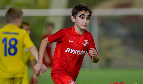 Muinmê bóng đá và cảm thấy không có gì bất tiện khi có cặp lông mi dài. Ảnh:CEN. Muinmê bóng đá và cảm thấy không có gì bất tiện khi có cặp lông mi dài. Ảnh: CEN.