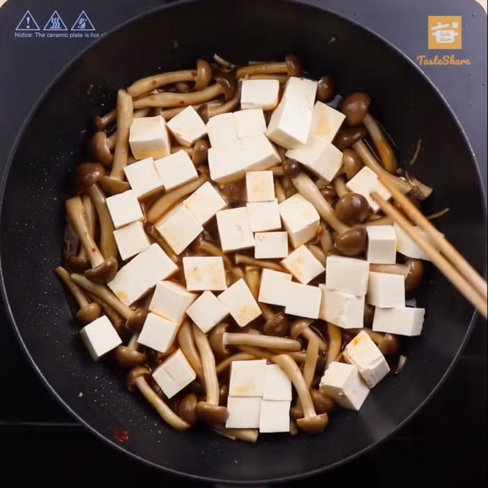 Bật mí cách làm món đậu hũ om nấm linh chi
