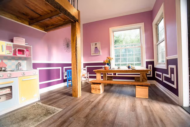 Ông bố tự tay xây hẳn ngôi nhà chơi hai tầng để thỏa mãn niềm ước mơ của hai cô con gái - Ảnh 5.