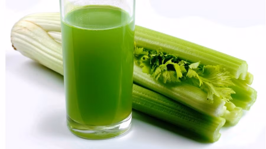 Cần tây có thể nấu canh, xào, ép làm sinh tố