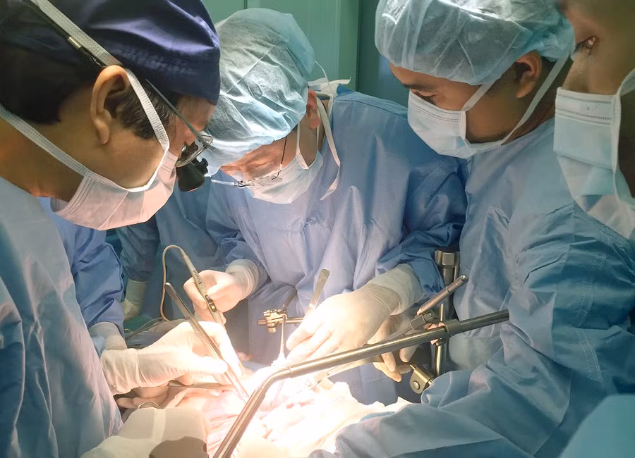 Lần đầu tiên ghép thận thành công cho người nước ngoài