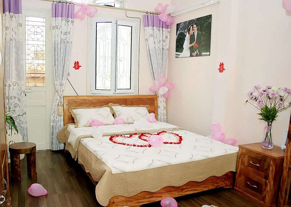 Nên treo ảnh cưới hướng Tây Bắc của phòng khách gia đình luôn êm ấm