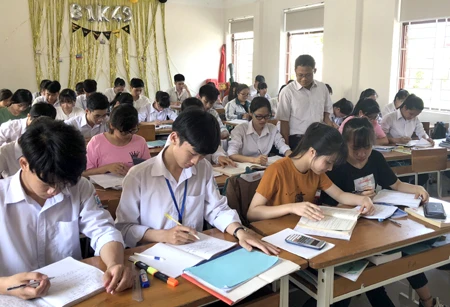 Giữ học trò ở lại đảo ôn thi