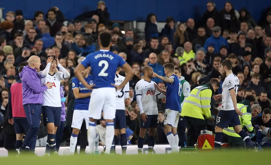 Son Heung-min bat khoc vi lam gay co chan Andre Gomes hinh anh 10 