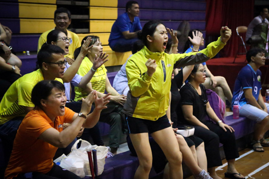 Các cổ động viên là một phần không thể thiếu, góp thêm phần sôi động cho giải