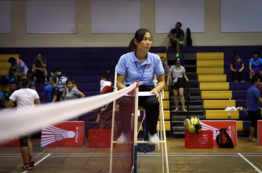 Không chỉ có các nữ VĐV, những nữ trọng tài điều hành trận đấu cũng góp phần làm đẹp cho giải