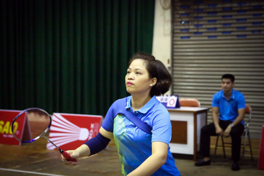 Mặc cánh tay có phần đau nhẹ, nữ VĐV này vẫn ra sân với tinh thần cao nhất