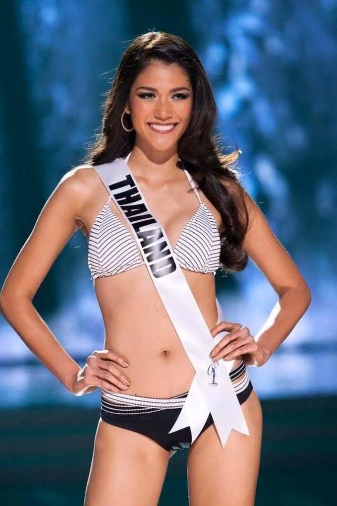 Nat Aniporn hoạt động trong hai vai trò người mẫu và diễn viên sau khi đăng quang Hoa hậu Hoàn vũ Thái Lan 2015 .