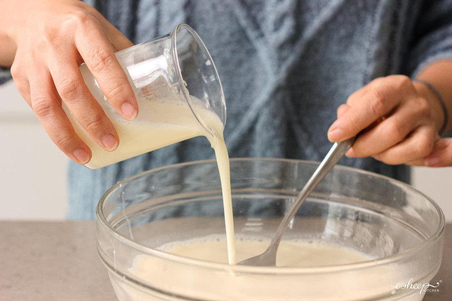 Khuấy đều các hỗn hợp. Khuấy đều các hỗn hợp.