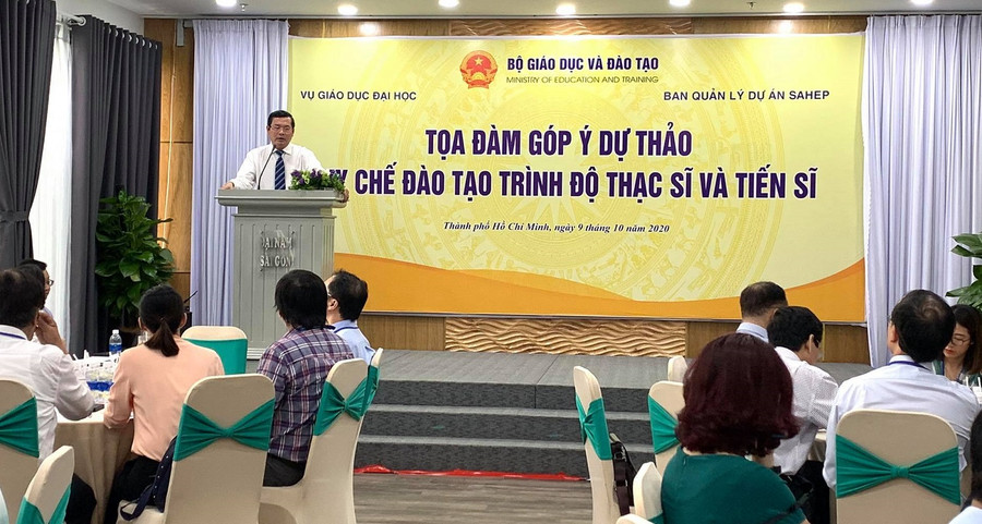 Thứ trưởng Bộ GD&ĐT Nguyễn Văn Phúc phát biểu chỉ đạo tại tọa đàm