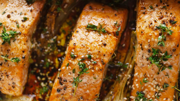 Thịt cá hồi chứa các chất dinh dưỡng giúp tăng cường sức khỏe não bộ. (Ảnh: ITN).