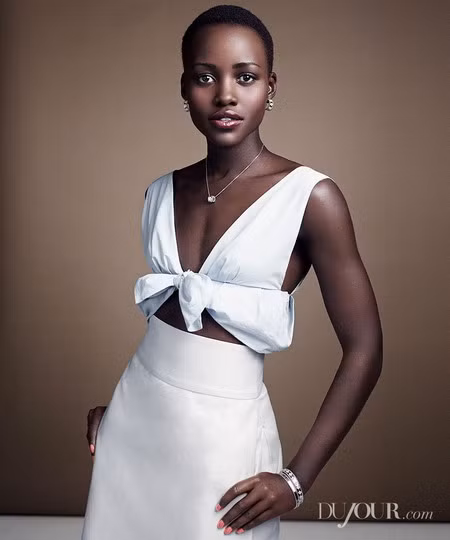 Không chỉ là một khám phá mới của Hollywood về diễn xuất, Lupita Nyong"o còn là một biểu tượng thảm đỏ mới với gu thời trang tinh tế, nổi bật. Không chỉ là một khám phá mới của Hollywood về diễn xuất, Lupita Nyong"o còn là một biểu tượng thảm đỏ mới với gu thời trang tinh tế, nổi bật.