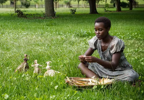 Người nô lệ Patsey - vai diễn để đời của Lupita trong phim "12 Years a Slave". Người nô lệ Patsey - vai diễn để đời của Lupita trong phim "12 Years a Slave".
