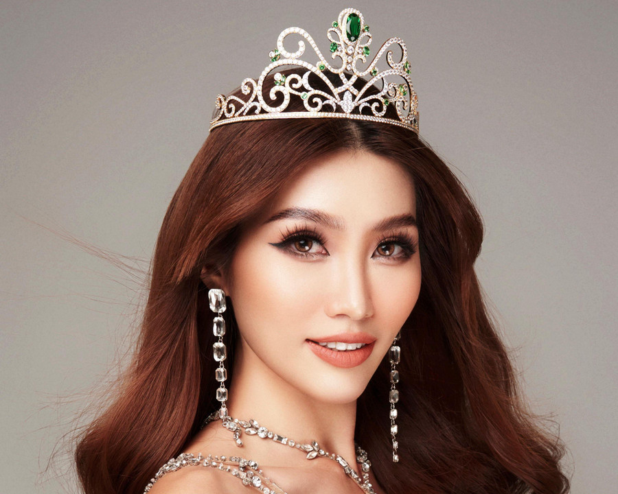 Á hậu Quỳnh Châu thần thái chuẩn beauty queen trong bộ ảnh cùng vương miện