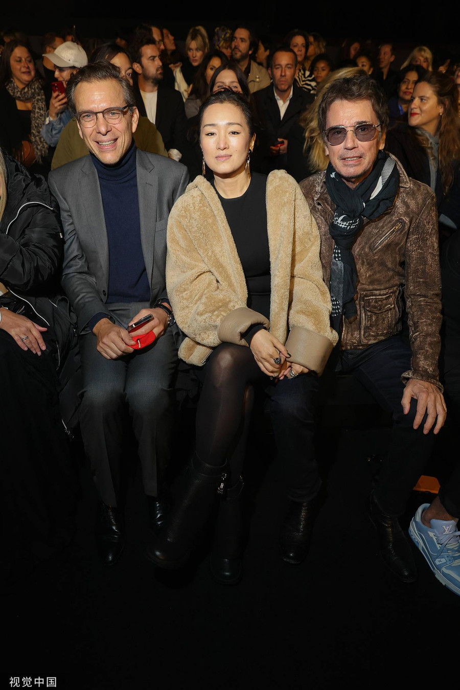 Hai ngôi sao luôn nắm tay nhau khi xuất hiện trước truyền thông. Ảnh: Weibo.