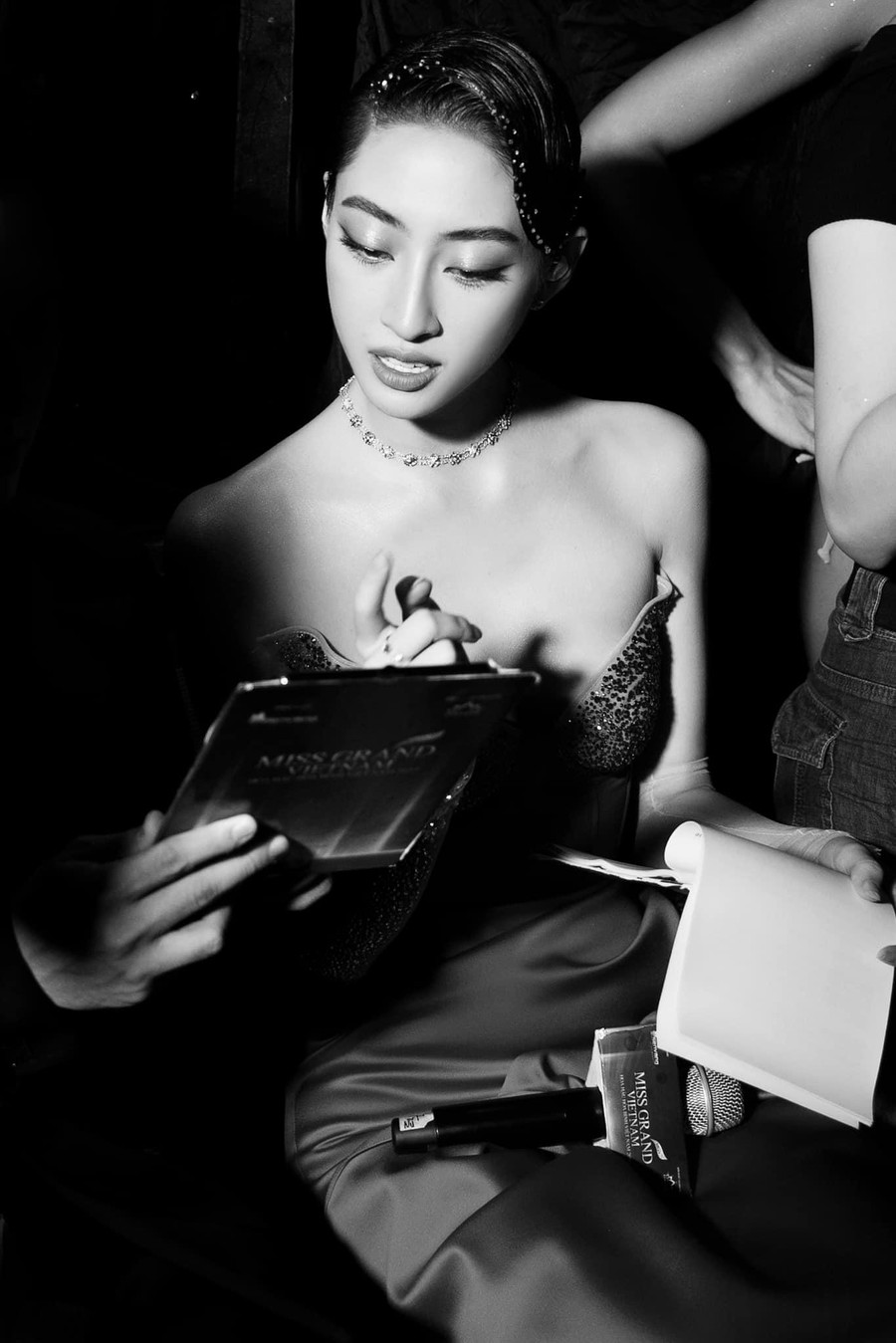 Là một nàng hậu tài sắc vẹn toàn trong showbiz Việt, trong nhiều năm Lương Thùy Linh tích cực tham gia, xây dựng nhiều hoạt động thiện nguyện ý nghĩa trong cuộc sống, giúp đỡ nhiều người khó khăn. Là một nàng hậu tài sắc vẹn toàn trong showbiz Việt, trong nhiều năm Lương Thùy Linh tích cực tham gia, xây dựng nhiều hoạt động thiện nguyện ý nghĩa trong cuộc sống, giúp đỡ nhiều người khó khăn.