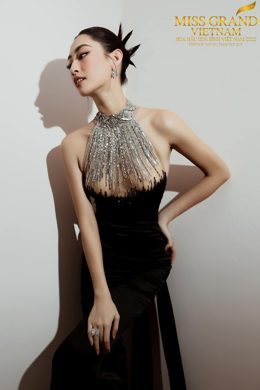 Lương Thùy Linh là nàng hậu đáng ngưỡng mộ khi tốt nghiệp đại học Ngoại Thương với tấm bằng xuất sắc. Lương Thùy Linh là nàng hậu đáng ngưỡng mộ khi tốt nghiệp đại học Ngoại Thương với tấm bằng xuất sắc.