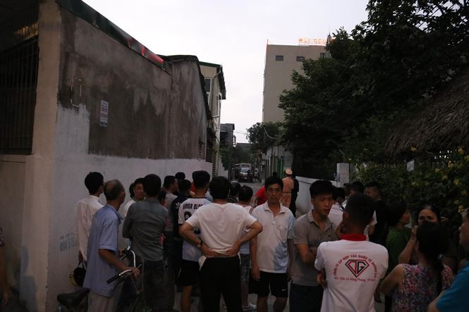 Cận cảnh hàng chục cảnh sát mang súng khám xét nhà ở, thu giữ 6 tạ ma túy - ảnh 6