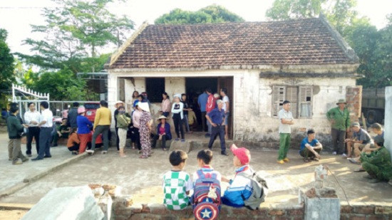 Gia đình tổ chức tang lễ cho 2 em nhỏ bị đuối nước tại thôn Nhơn Tân (xã Đak Ta Ley, huyện Mang Yang, tỉnh Gia Lai) vào ngày 25/3 vừa qua. Gia đình tổ chức tang lễ cho 2 em nhỏ bị đuối nước tại thôn Nhơn Tân (xã Đak Ta Ley, huyện Mang Yang, tỉnh Gia Lai) vào ngày 25/3 vừa qua.