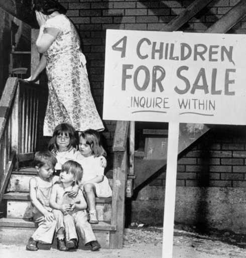 cam canh gia dinh nguoi my treo bien ban 4 con de cua minh hinh 1