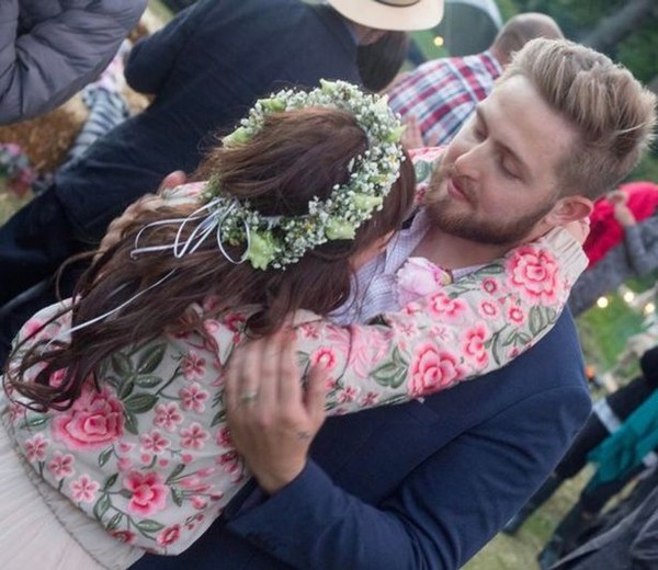 Hành trình 500 ngày gặp, yêu, cưới và rời xa mãi mãi của cô gái đáng thương