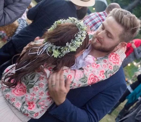 Hành trình 500 ngày gặp, yêu, cưới và rời xa mãi mãi của cô gái đáng thương