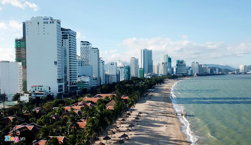 Theo thống kê năm 2017, Nha Trang (Khánh Hòa) có 650 cơ sở lưu trú, đến cuối năm 2018 tăng lên 750. Trong đó, các tòa nhà cao từ 20 tầng trở lên chiếm hơn 1/3. So với 5 năm trước, số lượng khách sạn ở thành phố biển tăng gần 4 lần. Nhung con hem chat choi,