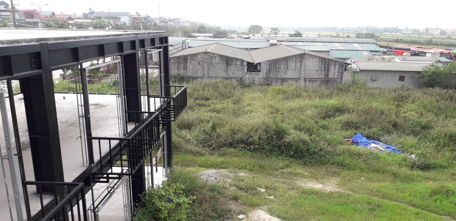 Nhiều công trình xây dựng vi phạm tĩnh không sân bay Điện Biên. Ảnh: T.G Nhiều công trình xây dựng vi phạm tĩnh không sân bay Điện Biên. Ảnh: T.G