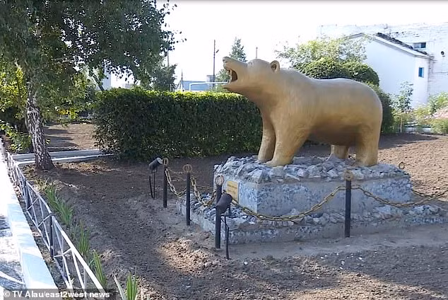 pham toi nguy hiem, gau ngoi tu chung than tai nha giam an ninh cuc ngat hinh anh 2