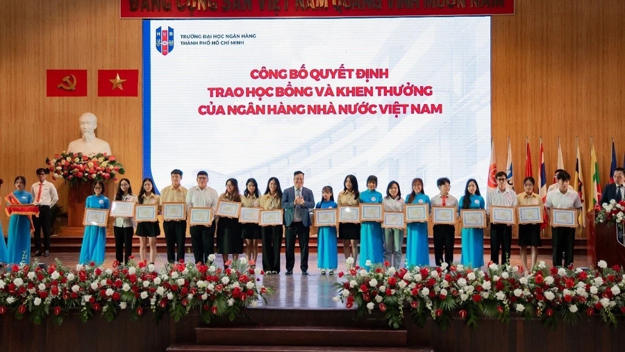 Năm 2023 các chính sách học bổng hỗ trợ sinh viên của HUB là rất lớn. 