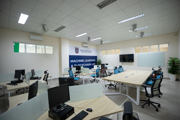 Phòng Lab Machine Learning & Blockchain được HUB đầu tư lớn. Phòng Lab Machine Learning & Blockchain được HUB đầu tư lớn.