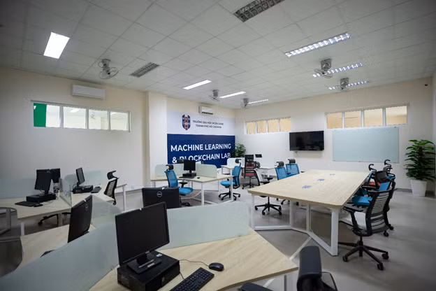 Phòng Lab Machine Learning &amp; Blockchain được HUB đầu tư lớn.