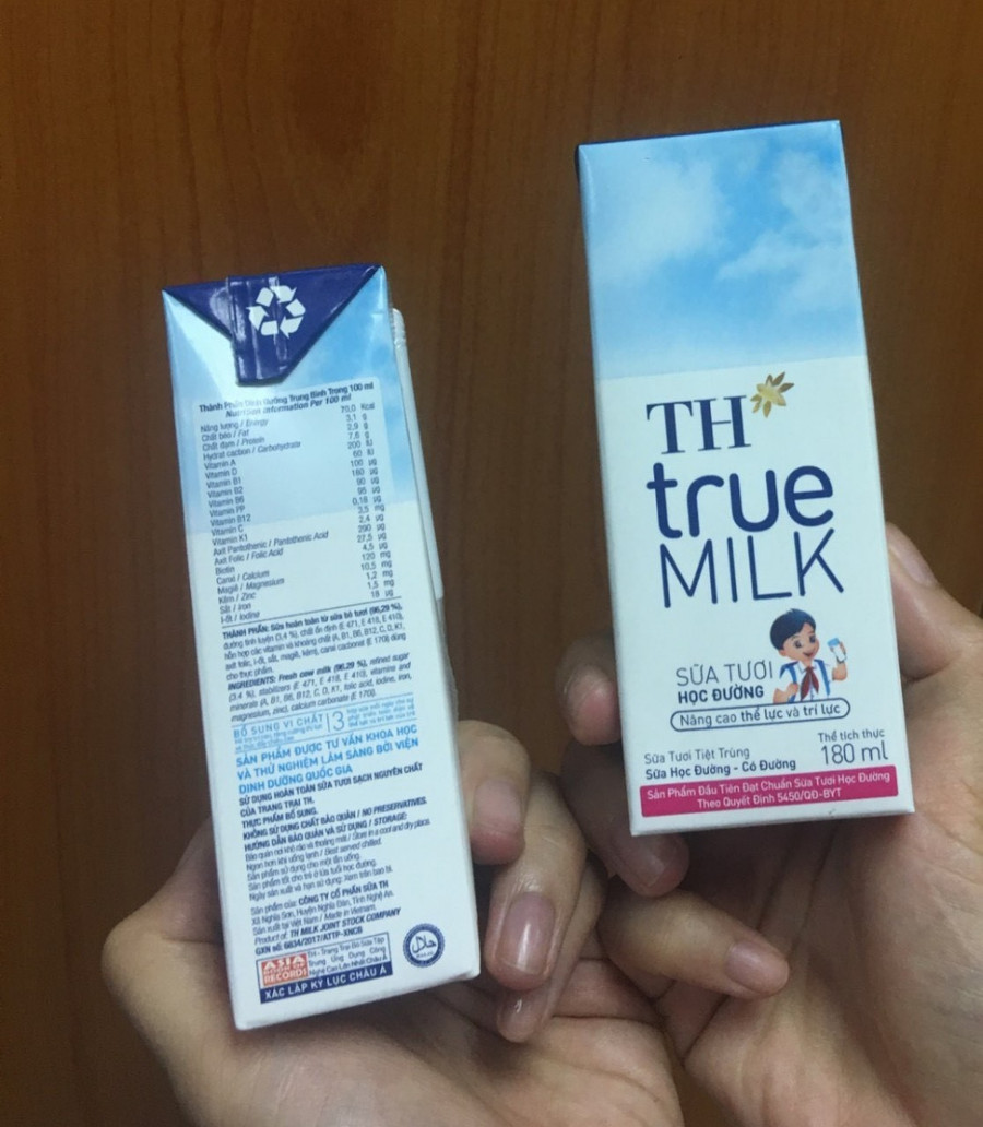 Công thức được nhà sản xuất thể hiện rõ trên bao bì sản phẩm với đầy đủ thông tin về thành phần và hàm lượng. Công thức được nhà sản xuất thể hiện rõ trên bao bì sản phẩm với đầy đủ thông tin về thành phần và hàm lượng.