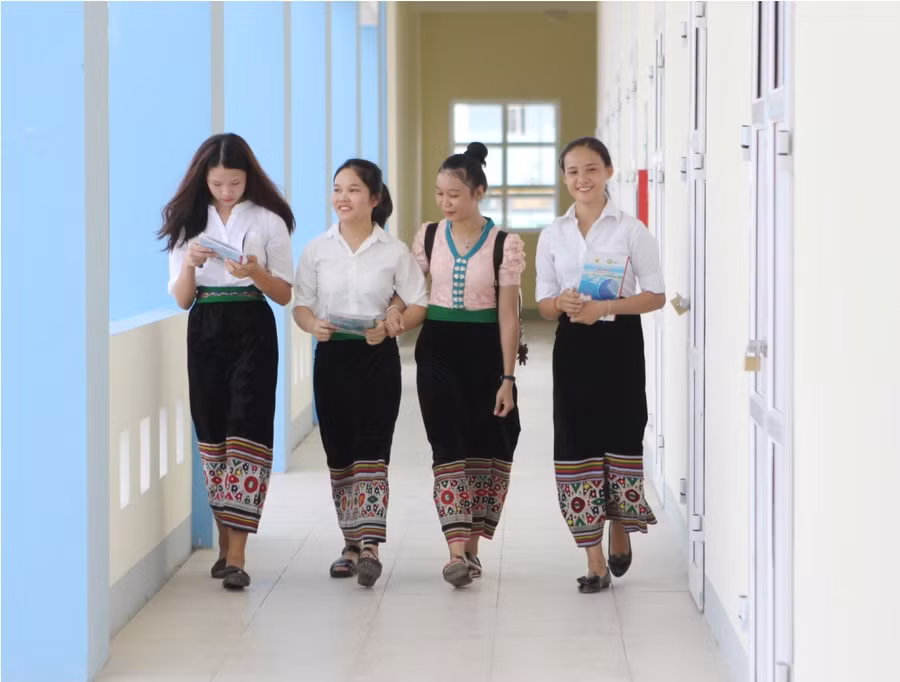 Nhà trường bố trí cho các em đến trường từ giữa tháng 8, do nhiều em nhà xa cách trường hàng trăm km Nhà trường bố trí cho các em đến trường từ giữa tháng 8, do nhiều em nhà xa cách trường hàng trăm km