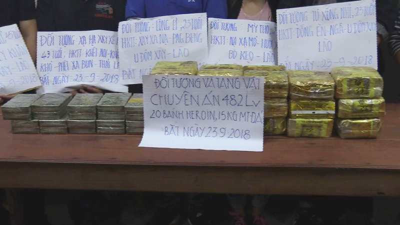 20 bánh Heroin và 15kg ma túy đá 20 bánh Heroin và 15kg ma túy đá