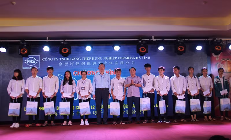 400 suất học bổng gửi đến các em học sinh tại thị xã Kỳ Anh