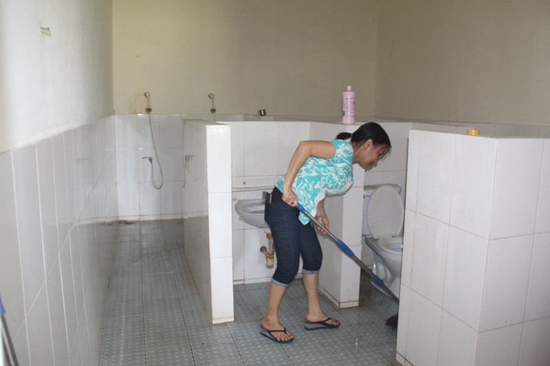 Nhà vệ sinh phải được các cô thường xuyên chăm sóc để đảm bảo môi trường học tập.
