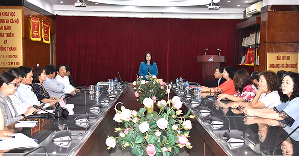 Thứ trưởng Nguyễn Thị Hà phát biểu tại buổi lễ