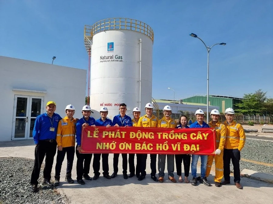 PVGAS D trồng cây xanh tại Nhơn Trạch – Đồng Nai