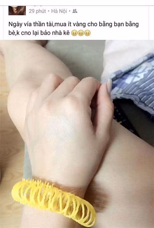 Ngày Thần Tài cũng sắm lắc tay vàng như ai