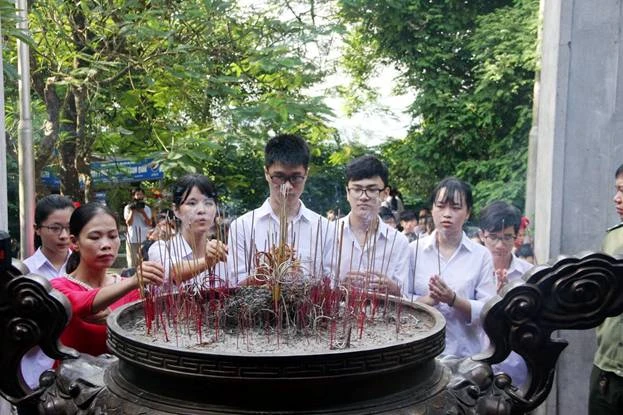 Ngành GD&ĐT Phú Thọ báo công trước anh linh các Vua Hùng