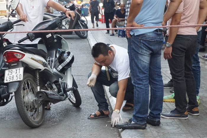 Lời khai nghi phạm gửi hộp bưu phẩm phát nổ ở chung cư Linh Đàm ảnh 4 Công an thu thập được kíp nổ sau vụ việc.