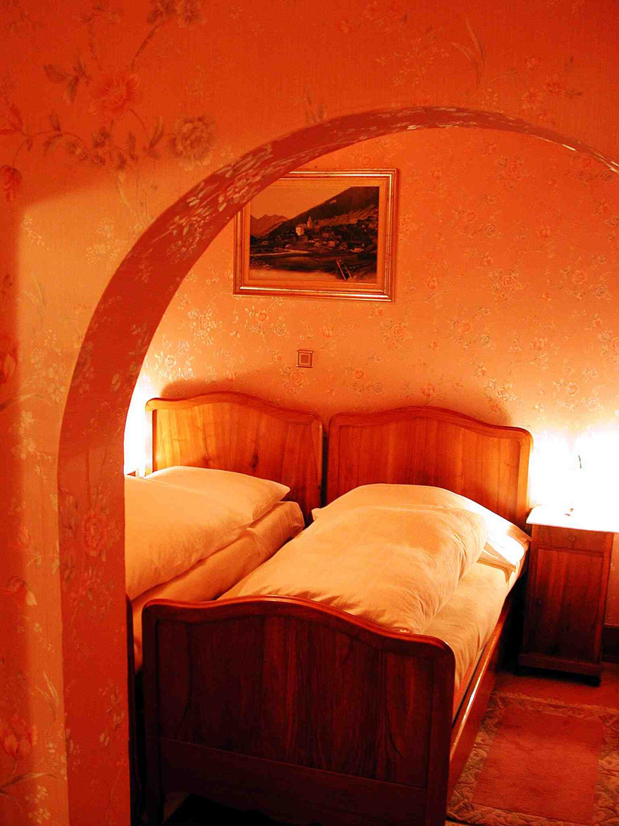 Bí ẩn khách sạn 4 mặt tiền bị bỏ hoang trên núi Alps ảnh 14 Bi an khach san 4 mat tien bi bo hoang tren nui Alps hinh anh 14