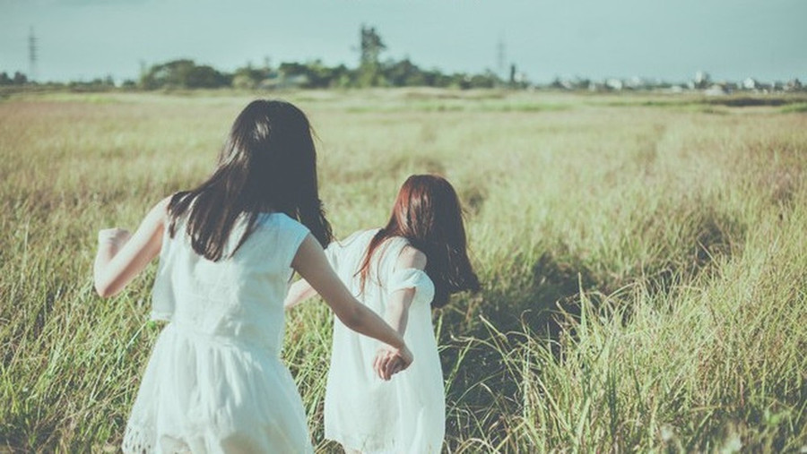 Trưởng thành, ai cũng có lối đi riêng của mình nhưng chúng tôi vẫn giữ được tình cảm thân thiết như xưa. (Ảnh minh họa). 