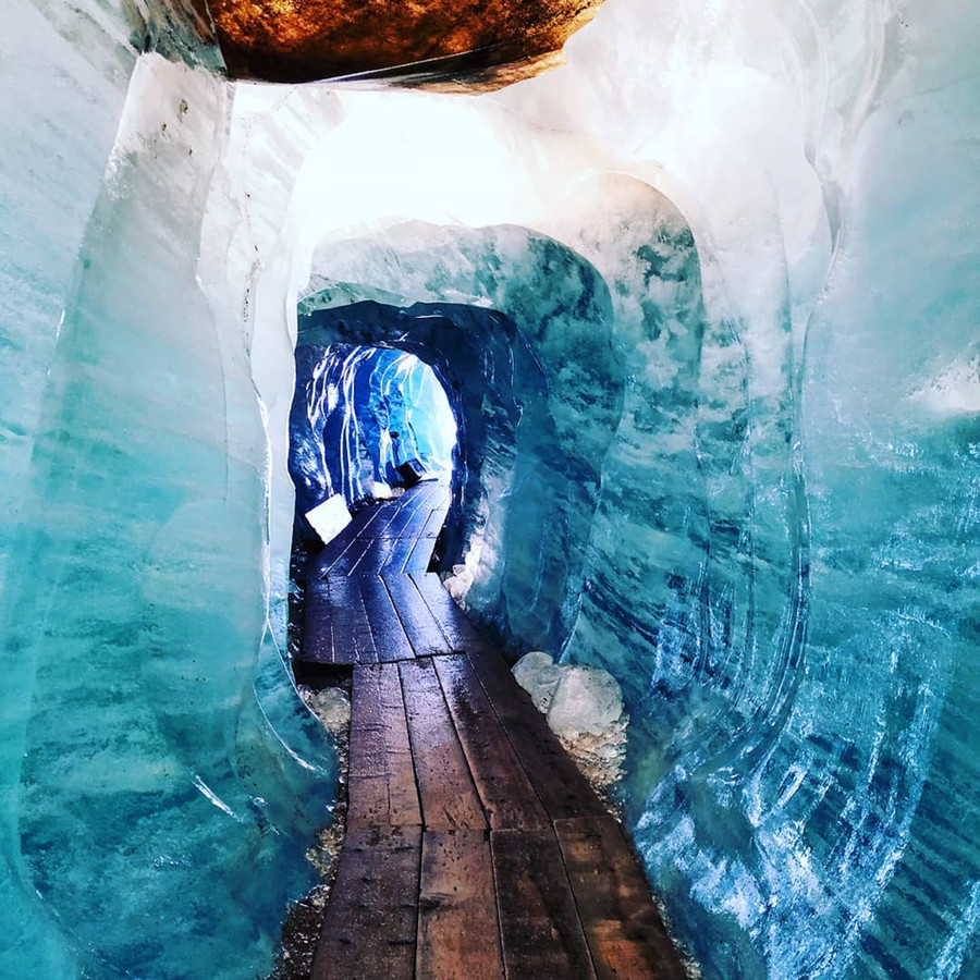 Bí ẩn khách sạn 4 mặt tiền bị bỏ hoang trên núi Alps ảnh 19 Bi an khach san 4 mat tien bi bo hoang tren nui Alps hinh anh 19