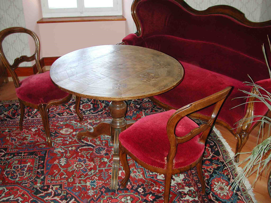 Bí ẩn khách sạn 4 mặt tiền bị bỏ hoang trên núi Alps ảnh 15 Bi an khach san 4 mat tien bi bo hoang tren nui Alps hinh anh 15